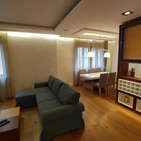 Center Lux 2 * بلغراد